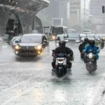 Jakarta Cerah Pagi, Waspada Hujan Lebat Sore Ini!